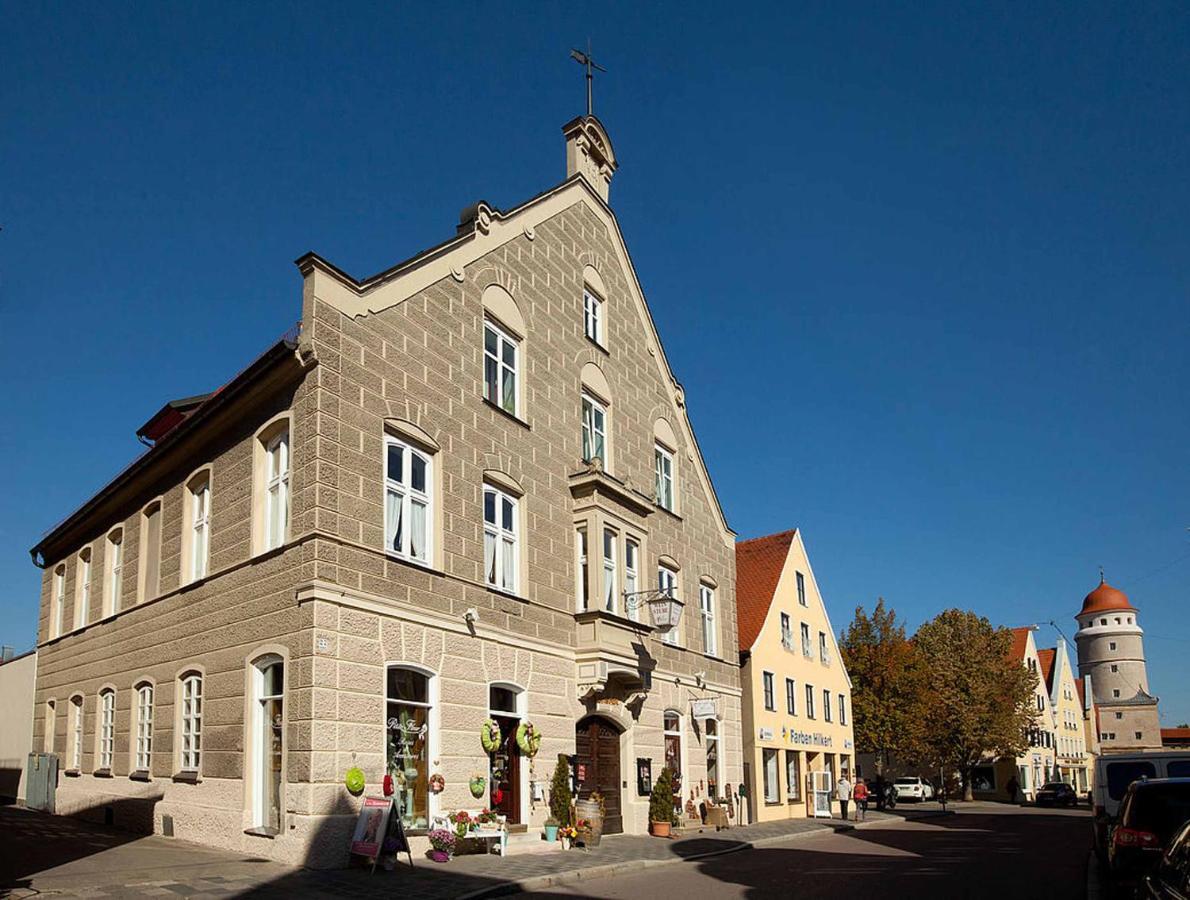 Weinstube Sinas Brettl Hotel Noerdlingen Exterior photo